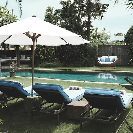 A Luxurious Balinese Traditional Villa In Canggu